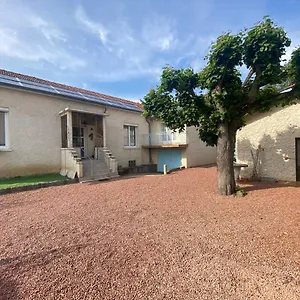 Villa Maison Au Calme, 6 Voyageurs, Riorges